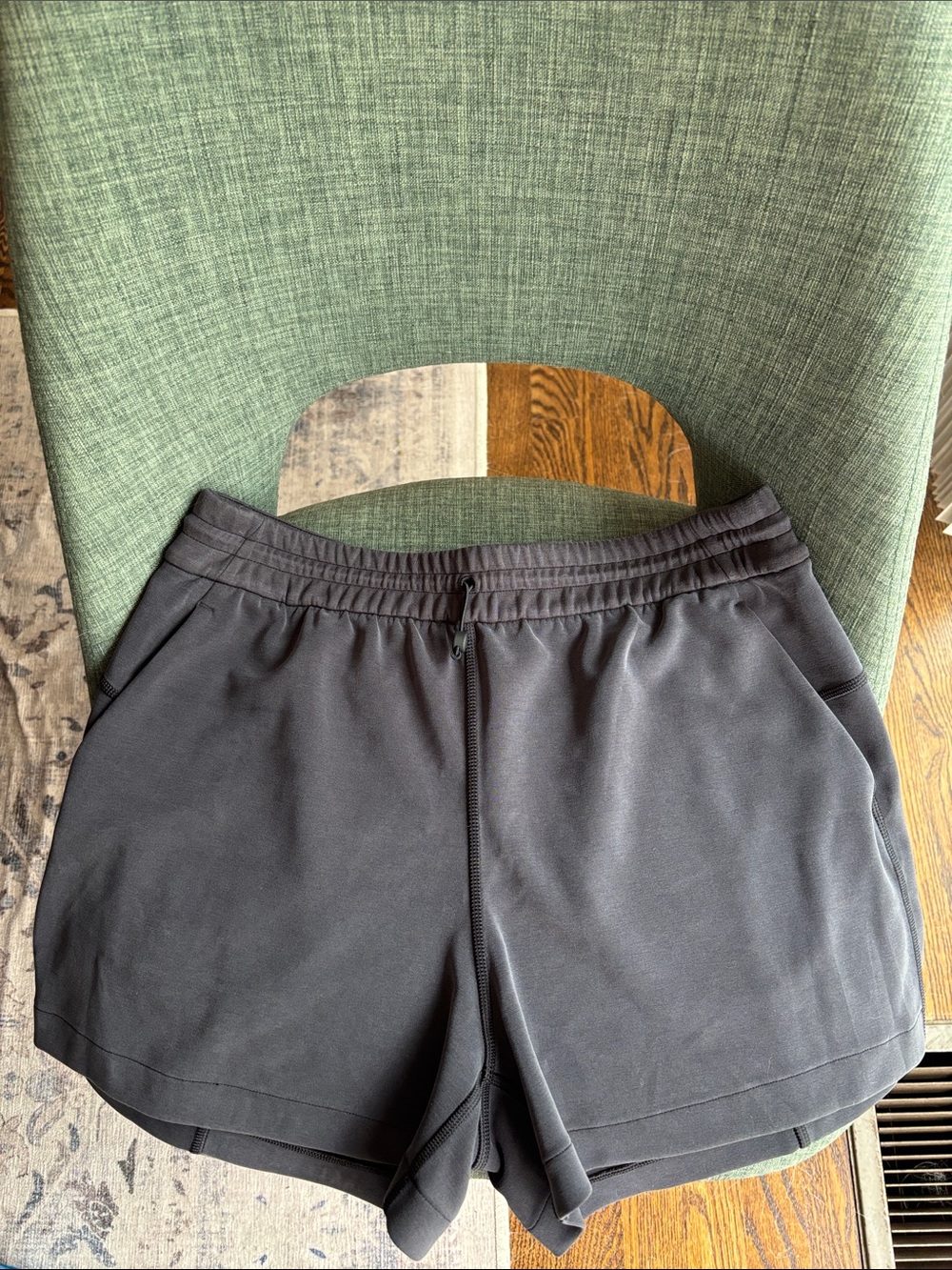 Lululemon women’s Softstreme High-Rise Shorts 4" Black Athletic size 10 EUC cute